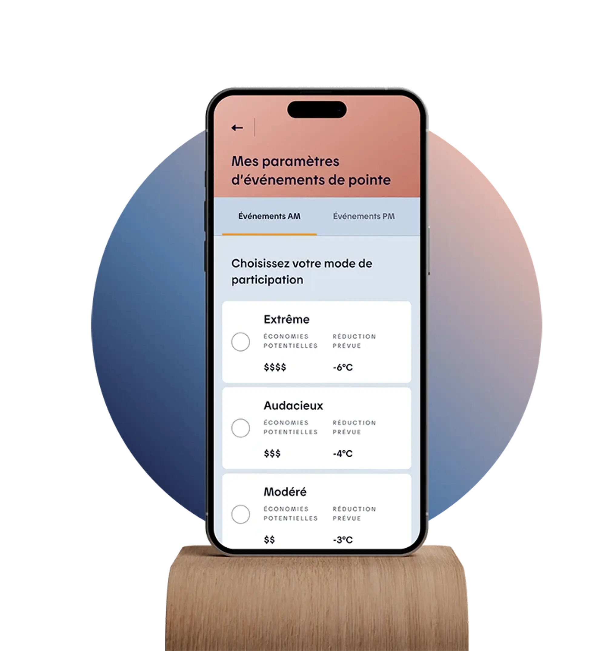 Un téléphone sur un support en bois affiche des paramètres d’événements de pointe Hilo avec trois modes : Extrême, Audacieux et Modéré.