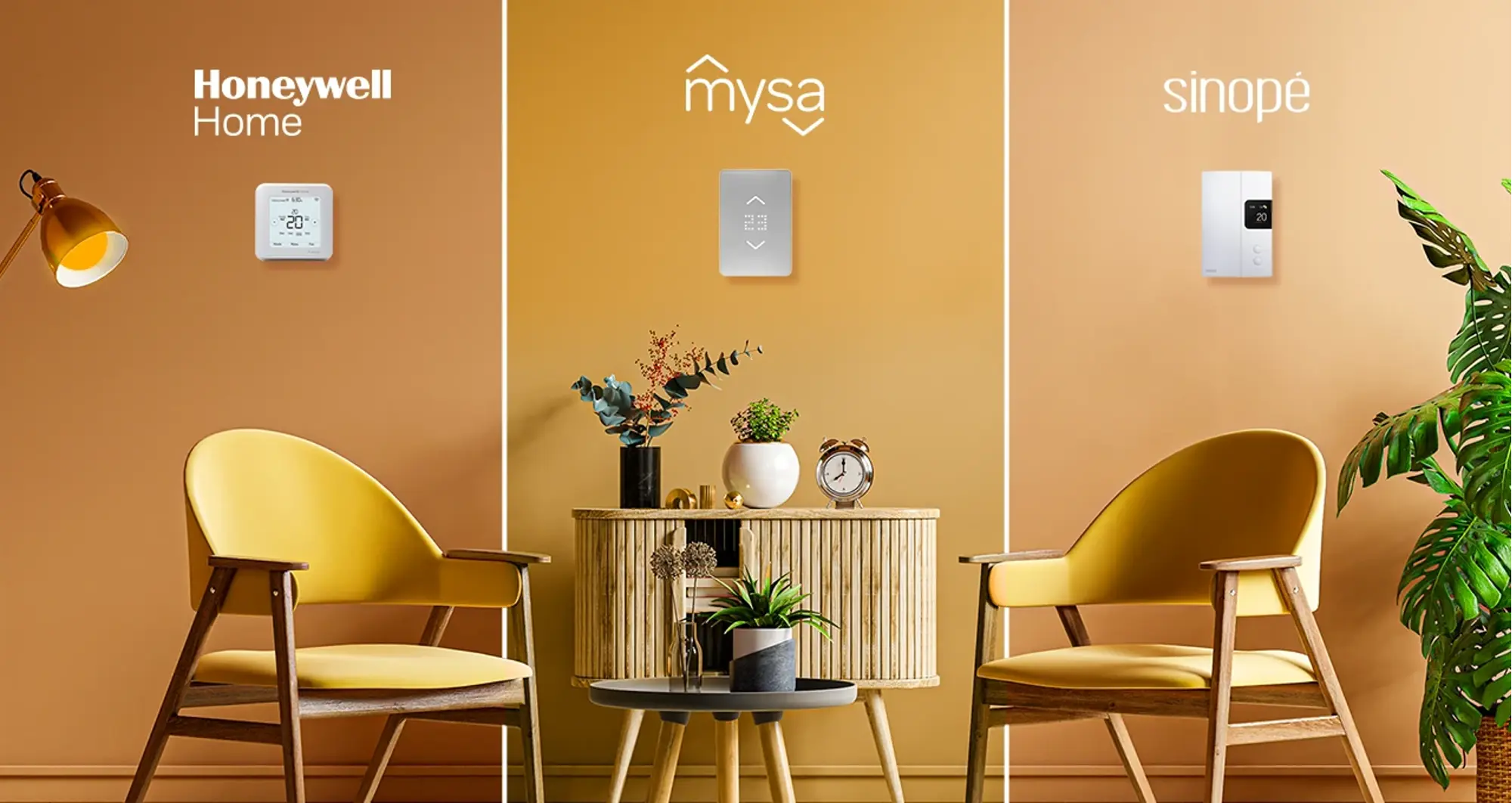 3 thermostats intelligents (Honeywell, Mysa et Sinopé) sont présentés sur des murs orangés avec chaises et éléments décoratifs.