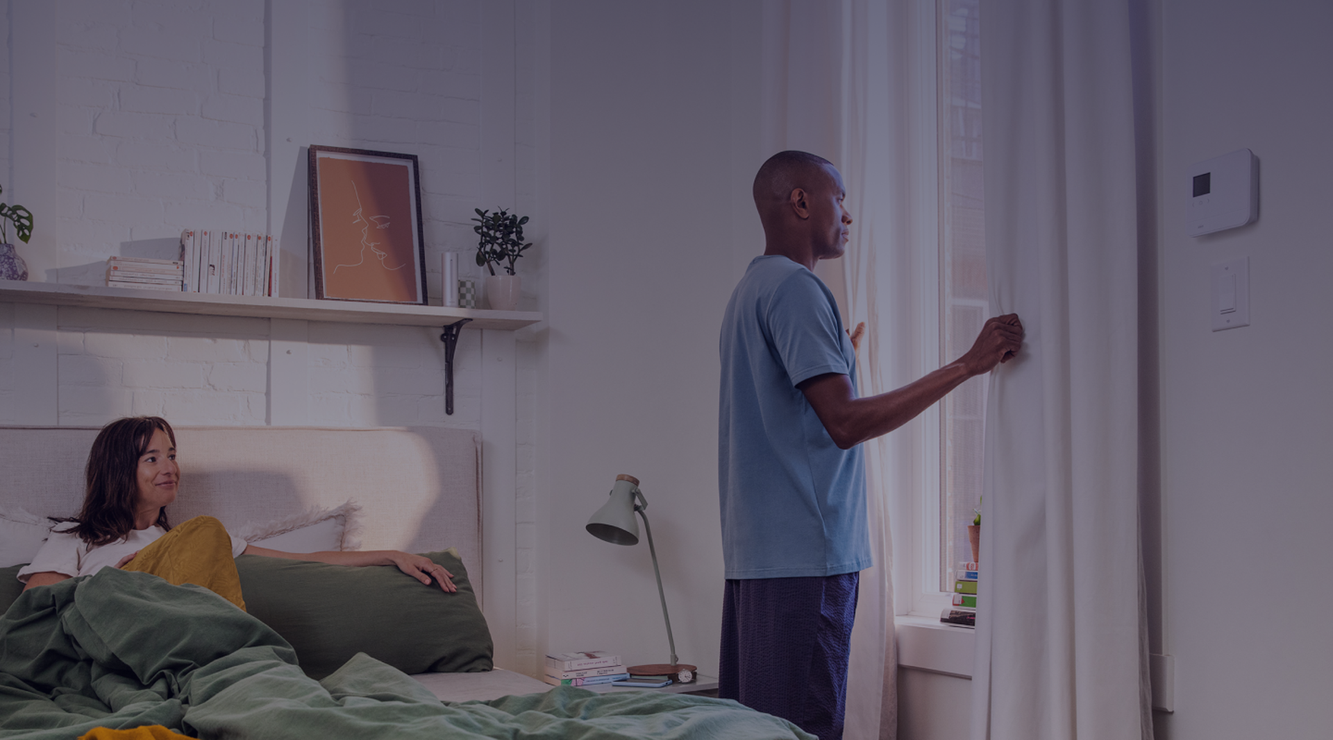 Couple confortable à la maison - Hilo, du chauffage intelligent en tout temps